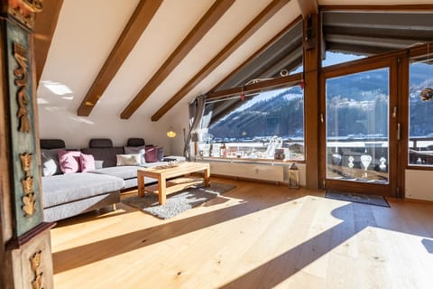 Living room, Mountain view