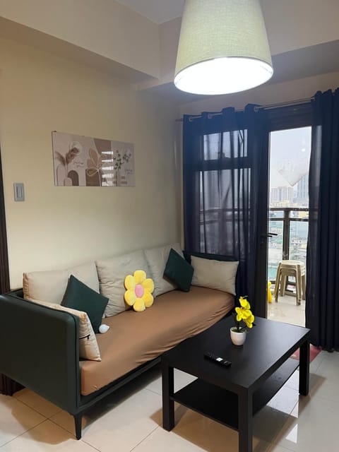 Bed, Living room, Photo of the whole room, Seating area, Dining area, Bedroom