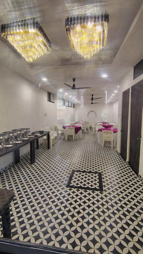 Property building, Restaurant/places to eat
