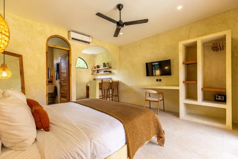 Bed, TV and multimedia, Photo of the whole room, Bedroom, air conditioner