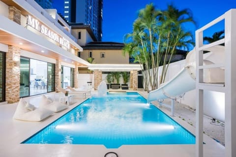 Property building, Pool view, Swimming pool, sunbed