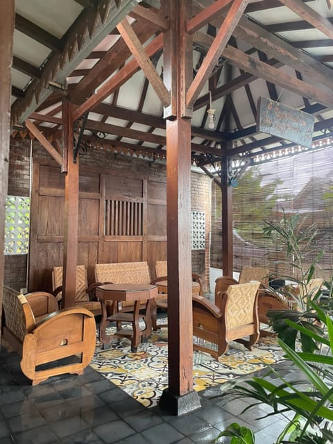 Day, Seating area