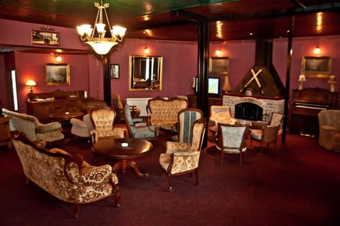 Restaurant/places to eat, Communal lounge/ TV room