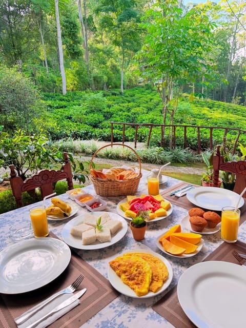 Garden, Food and drinks, Food, Garden view, Breakfast, Continental breakfast