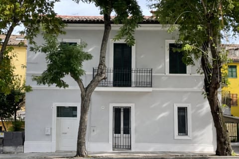 Property building, Neighbourhood, Parking