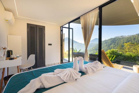 Bed, Natural landscape, View (from property/room), Balcony/Terrace, Photo of the whole room, Bedroom, Mountain view, Sunrise, Bath
