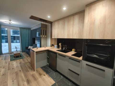 Kitchen or kitchenette, microwave, oven, stove