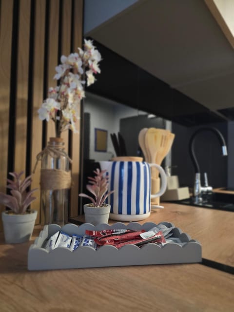 Kitchen or kitchenette, Food and drinks