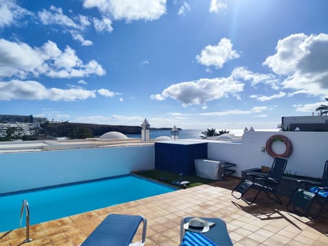 Day, View (from property/room), Balcony/Terrace, Pool view, Swimming pool, sunbed