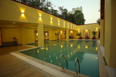 Swimming pool