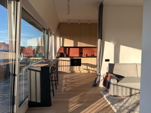 Dining area, kitchen