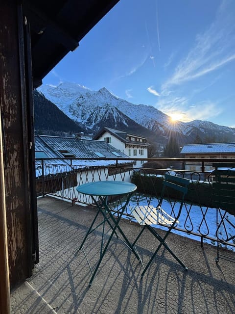 Balcony/Terrace, Mountain view