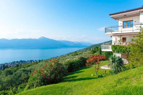 Property building, Natural landscape, Garden, Lake view, Mountain view