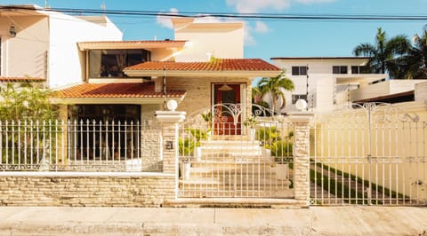 Property building, Day, Street view