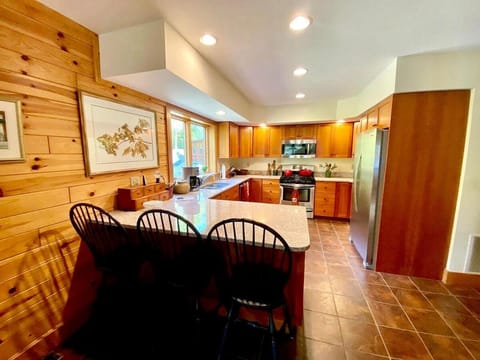 Tranquil Lakefront Getaway on Moosehead Lake House in Beaver Cove