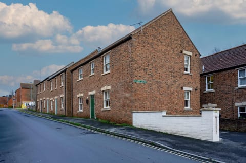 Property building, Day, Neighbourhood, Street view