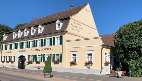 Property building, Restaurant/places to eat