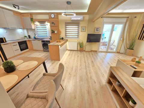 TV and multimedia, Living room, Seating area, Dining area, Evening entertainment, oven