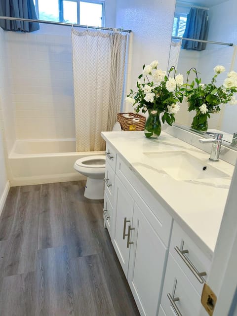 Big quiet bedroom Vacation rental in Hacienda Heights