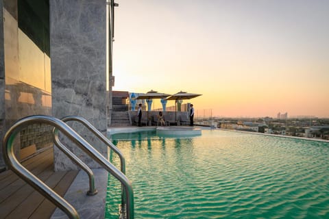 Day, Natural landscape, View (from property/room), Pool view, Swimming pool, Swimming pool, Sunset, Open Air Bath, sunbed