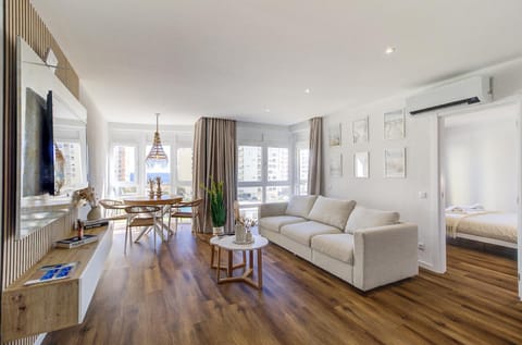 Communal lounge/ TV room, Living room, Sea view