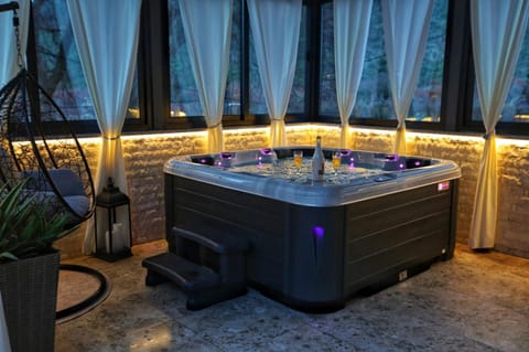 Hot Tub, Hot Tub