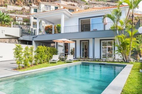 Property building, Pool view, Swimming pool, sunbed