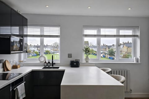 Kitchen or kitchenette, Dining area, dishwasher, pet friendly, stove