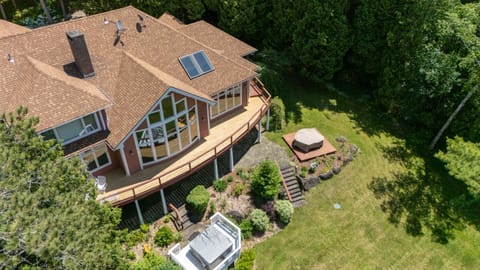 Rustic-modern Lake House in Milton Near Burlington and Eagle Mountain House in Georgia