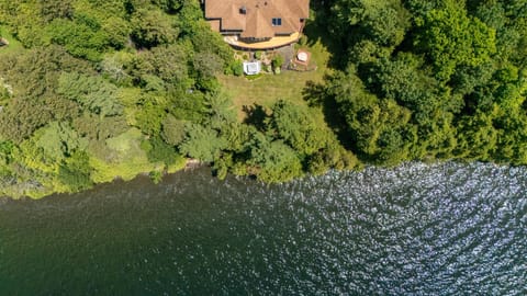 Rustic-modern Lake House in Milton Near Burlington and Eagle Mountain House in Georgia