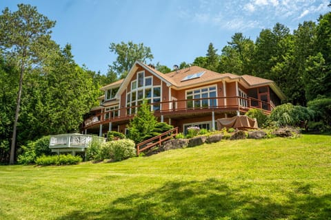 Rustic-modern Lake House in Milton Near Burlington and Eagle Mountain House in Georgia