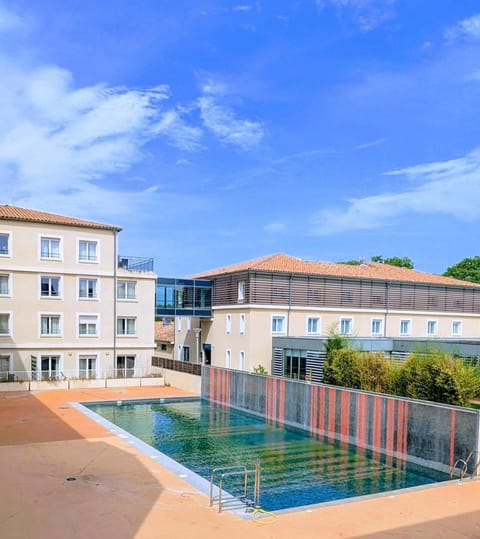 Pool view, Swimming pool