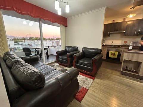 Kitchen or kitchenette, Living room, Dining area, Family
