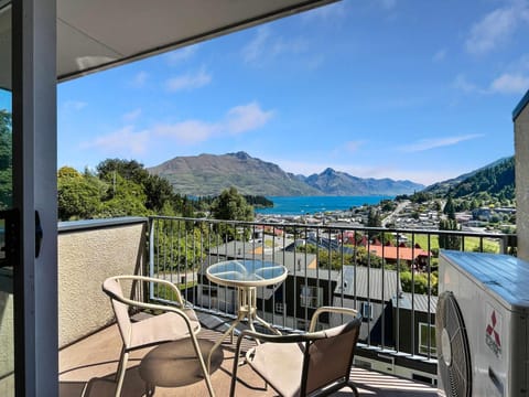 Patio, Day, Natural landscape, View (from property/room), Balcony/Terrace, Lake view, Mountain view