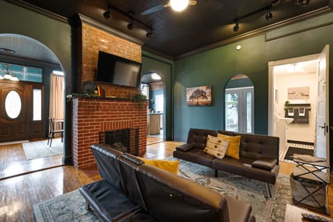 Retreat on Bardstown Road - Yard - Walk to Shops House in Louisville