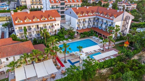 Property building, Day, Bird's eye view, Pool view, Swimming pool