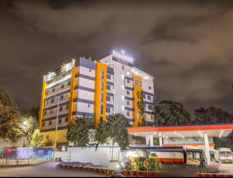 Property building, Restaurant/places to eat, Breakfast