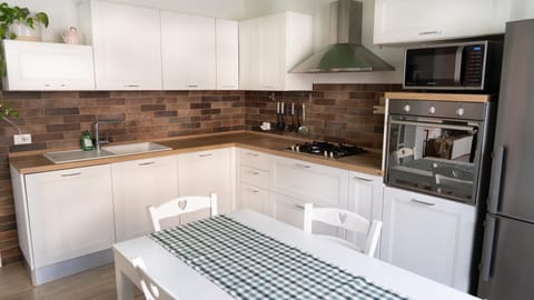 Kitchen or kitchenette, Dining area, dishwasher, oven, stove