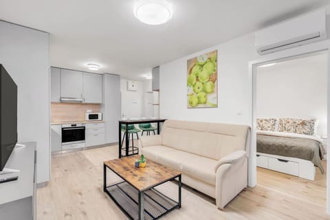 Kitchen or kitchenette, Living room, Seating area, Dining area, oven, stove