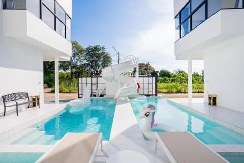 Property building, View (from property/room), Balcony/Terrace, Pool view, Swimming pool, sunbed
