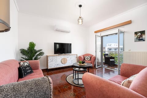 TV and multimedia, Living room, Seating area, Evening entertainment