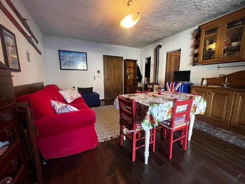 Cimoncino SkY apartament, 5 min dalle piste Apartment in Emilia-Romagna