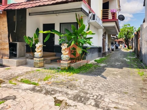 Strategic 2BR Seminyak House UP2 6 Person Villa in Kuta