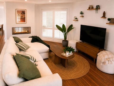 Communal lounge/ TV room