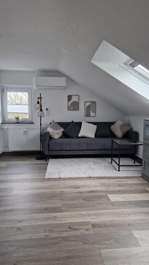 Living room, Seating area, internet