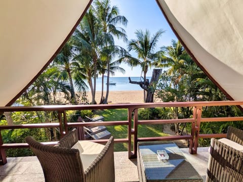 Day, View (from property/room), Balcony/Terrace, Seating area, Beach, Sea view