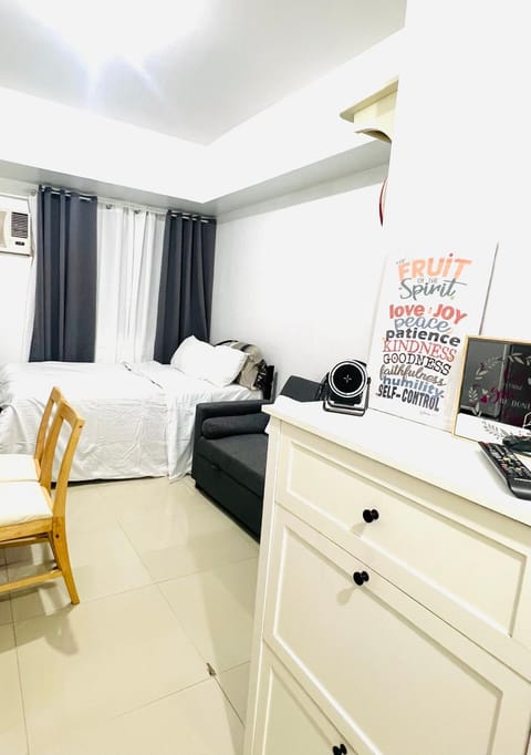Bed, Living room, Bedroom