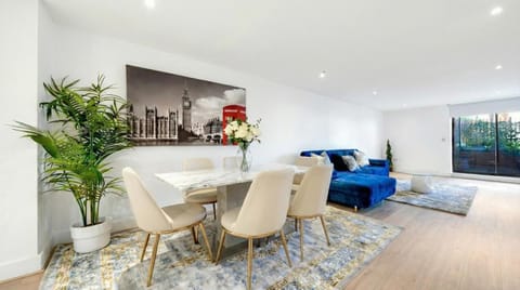 Living room, Seating area, Dining area