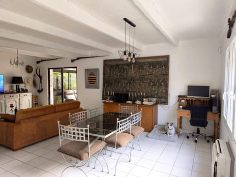 Seating area, Dining area