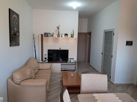 TV and multimedia, Living room, Evening entertainment